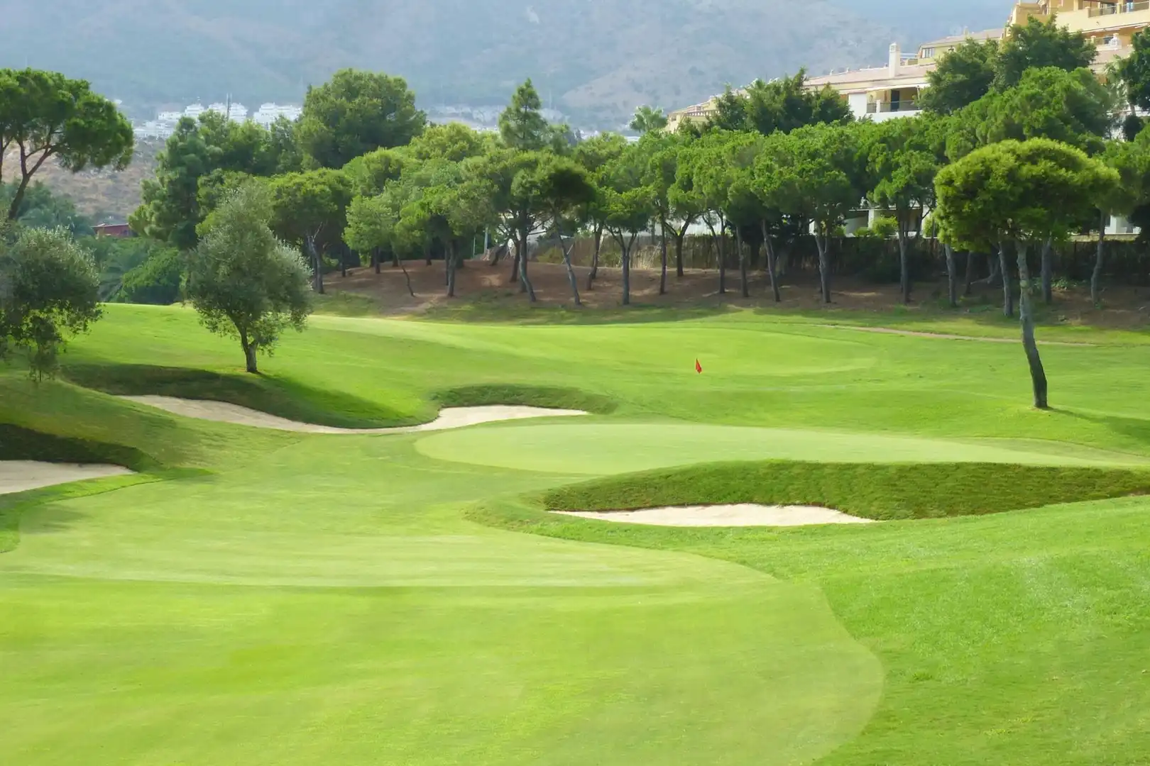 Vista exterior de Apartament en venda en Benalmádena amb Aire condicionat, Calefacció i Jardí privat