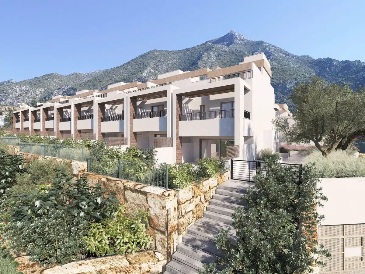 Vista exterior de Àtic en venda en Istán amb Aire condicionat, Terrassa i Sauna
