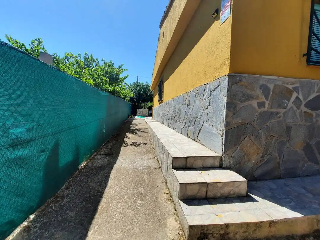 Vista exterior de Casa o chalet en venta en Escalona con Calefacción y Alarma