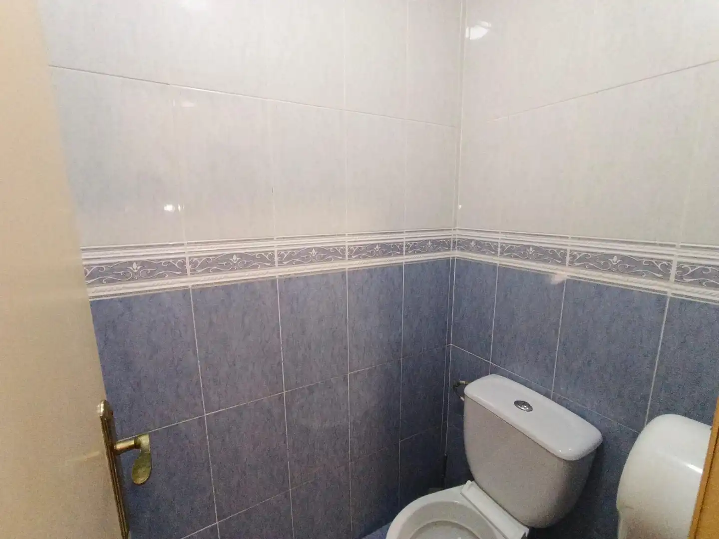 Baño de Local en venta en Torrevieja con Aire acondicionado, Terraza y Amueblado