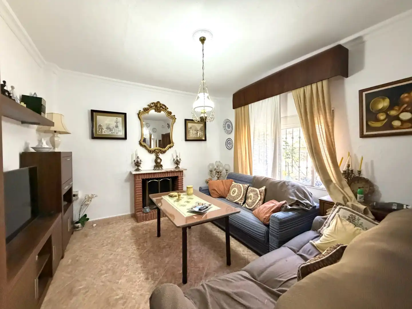 Wohnzimmer von Country house zum Verkauf in Pizarra mit Klimaanlage, Privatgarten und Terrasse