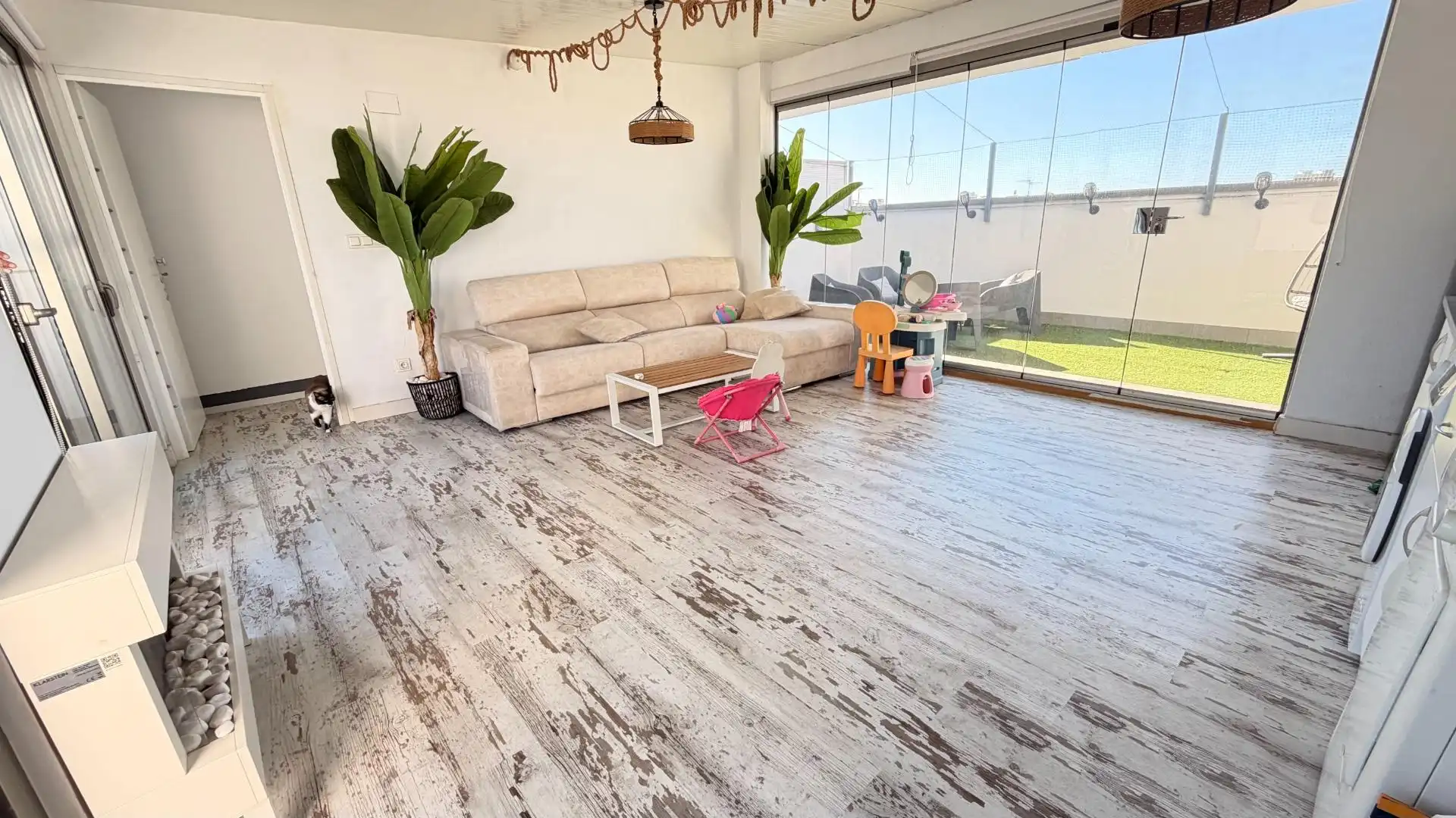 Wohnzimmer von Dachboden zum Verkauf in Elche / Elx mit Heizung, Terrasse und Abstellraum