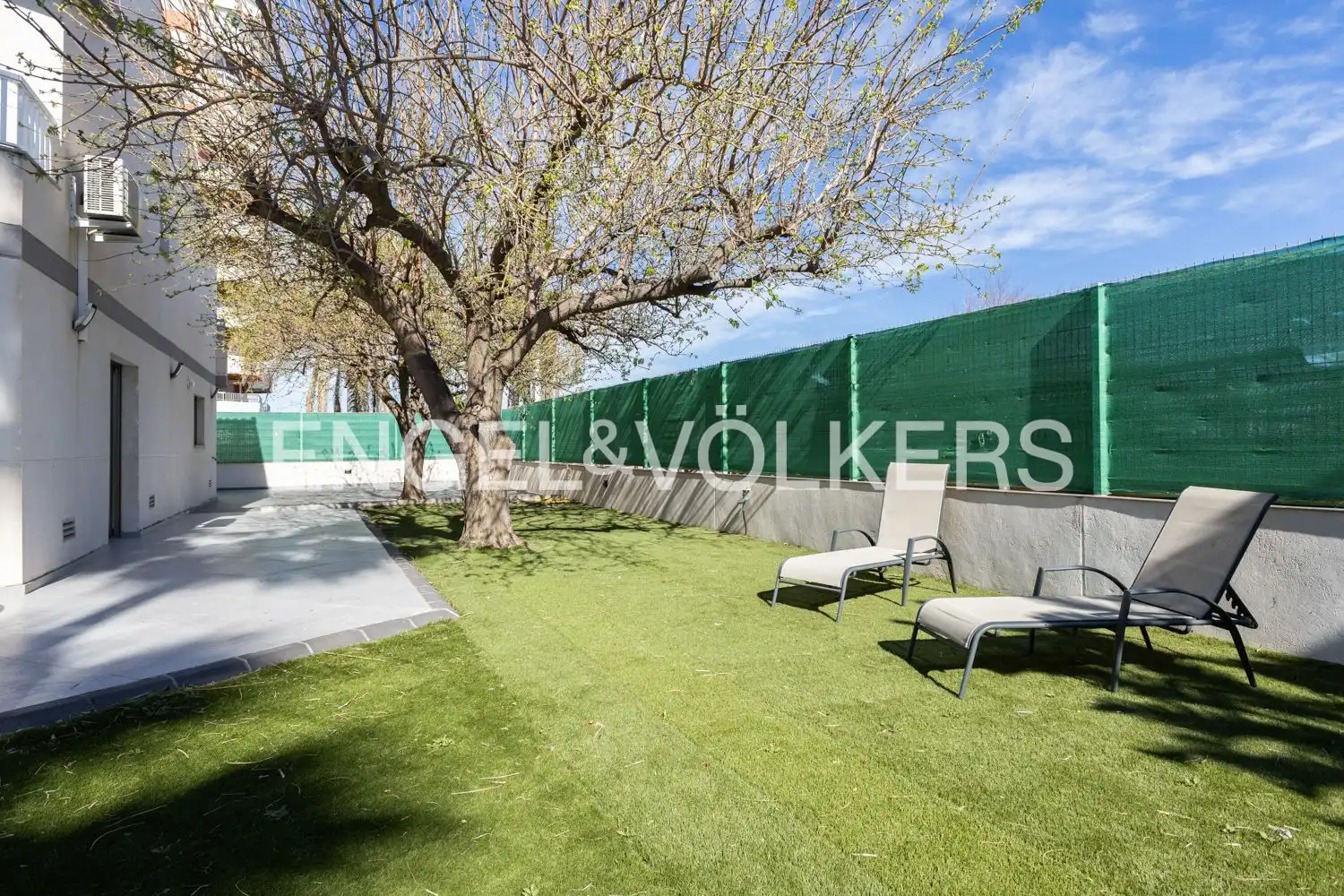 Terrasse von Einfamilien-Reihenhaus zum Verkauf in Gandia mit Klimaanlage, Heizung und Privatgarten