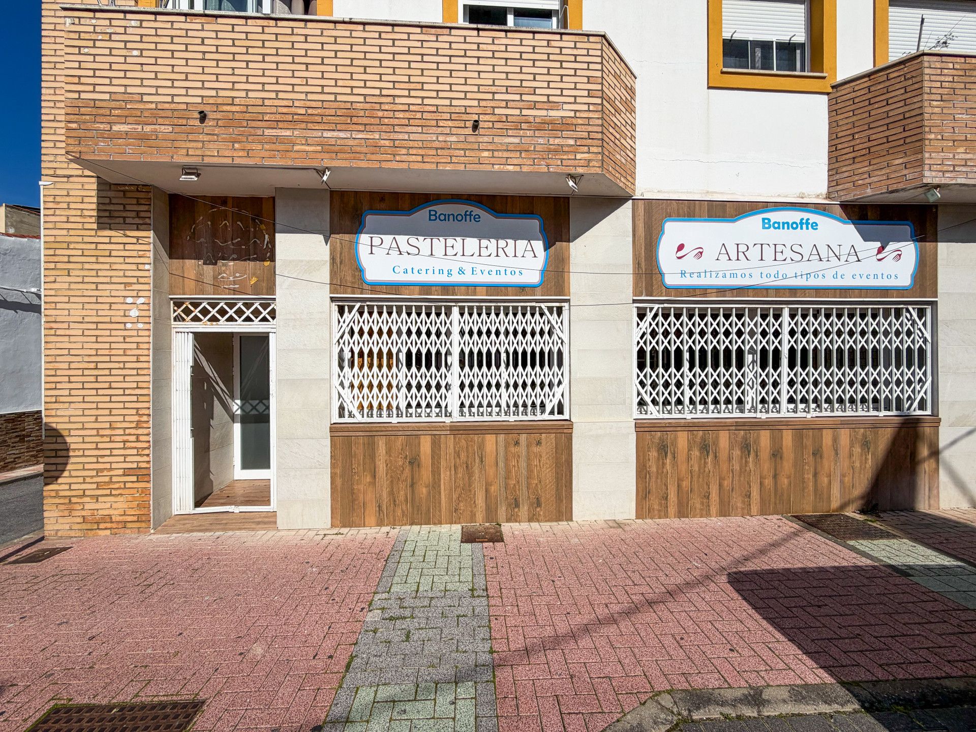 Vista exterior de Local en venta en Los Barrios con Aire acondicionado