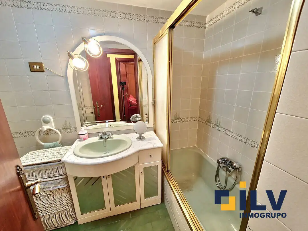 Baño de Piso en venta en Portugalete con Calefacción, Terraza y Amueblado