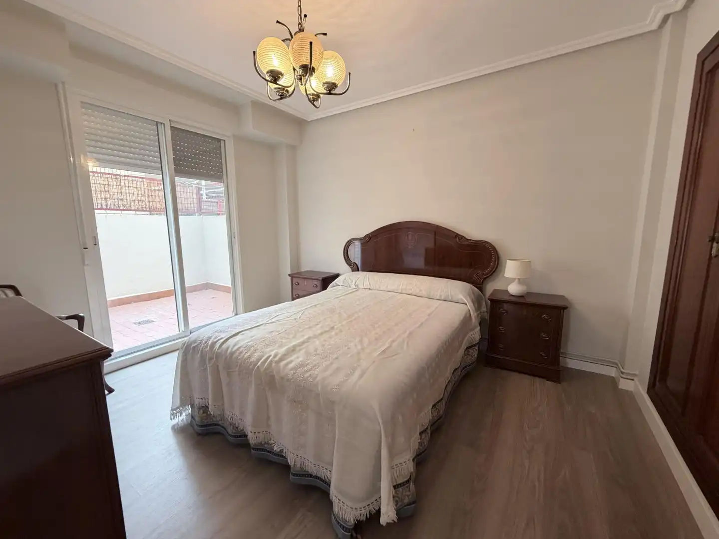Schlafzimmer von Wohnung zur Miete in Zaragoza mit Klimaanlage, Heizung und Terrasse