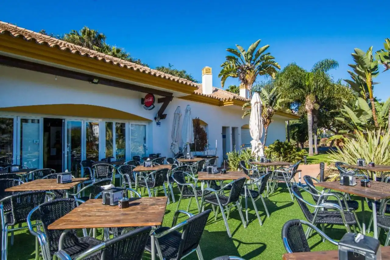 Planta baixa de lloguer en Marbella amb Terrassa, Piscina i Piscina comunitària