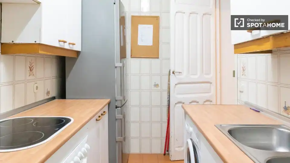 Kitchen of Flat for rent in Madrid  with Air Conditioner, Heating and Furnished
