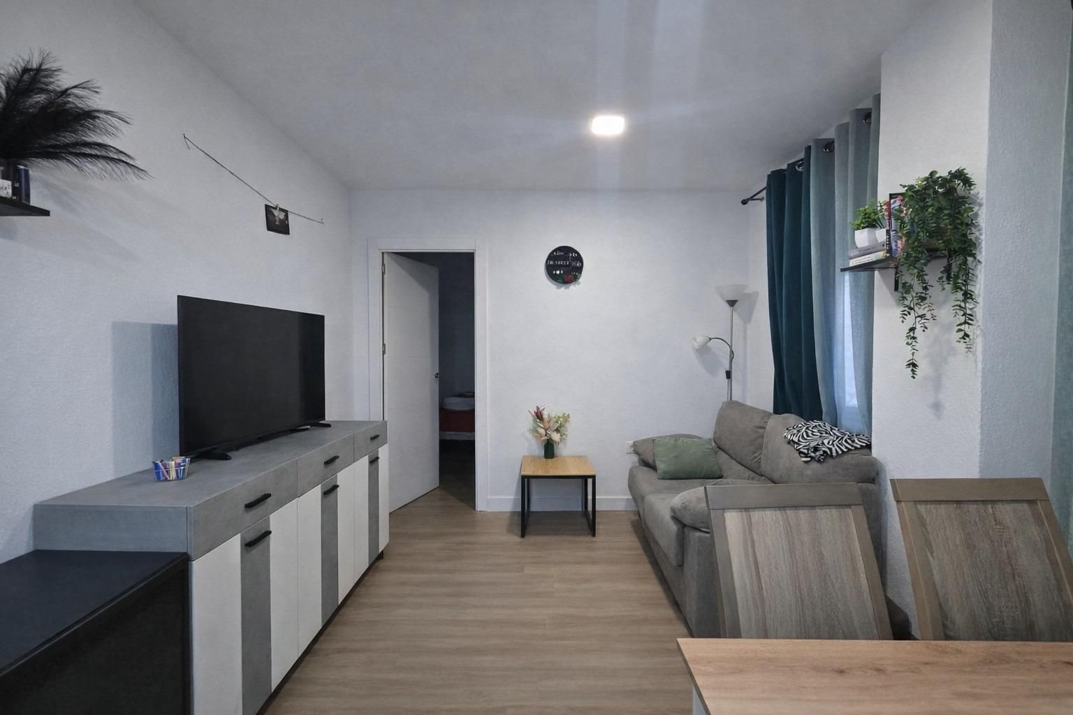 Sala d'estar de Pis en venda en Plasencia amb Moblat