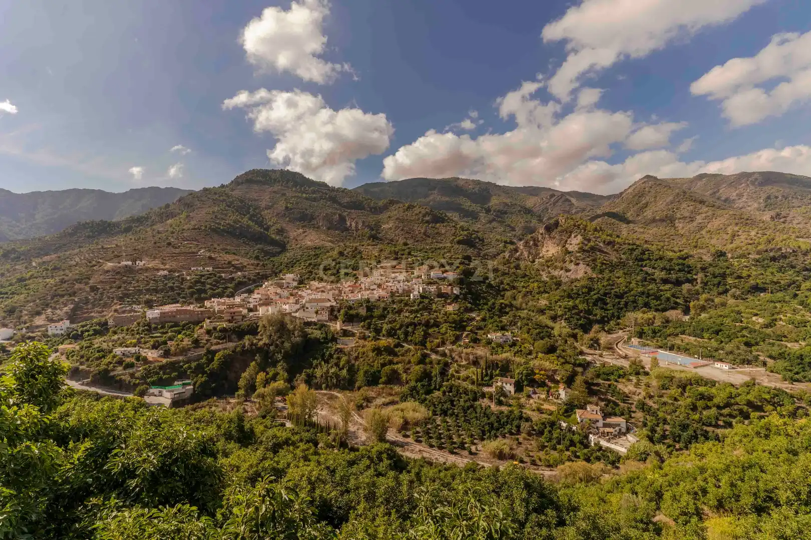 Vista exterior de Casa o xalet en venda en Los Guájares amb Aire condicionat, Jardí privat i Traster