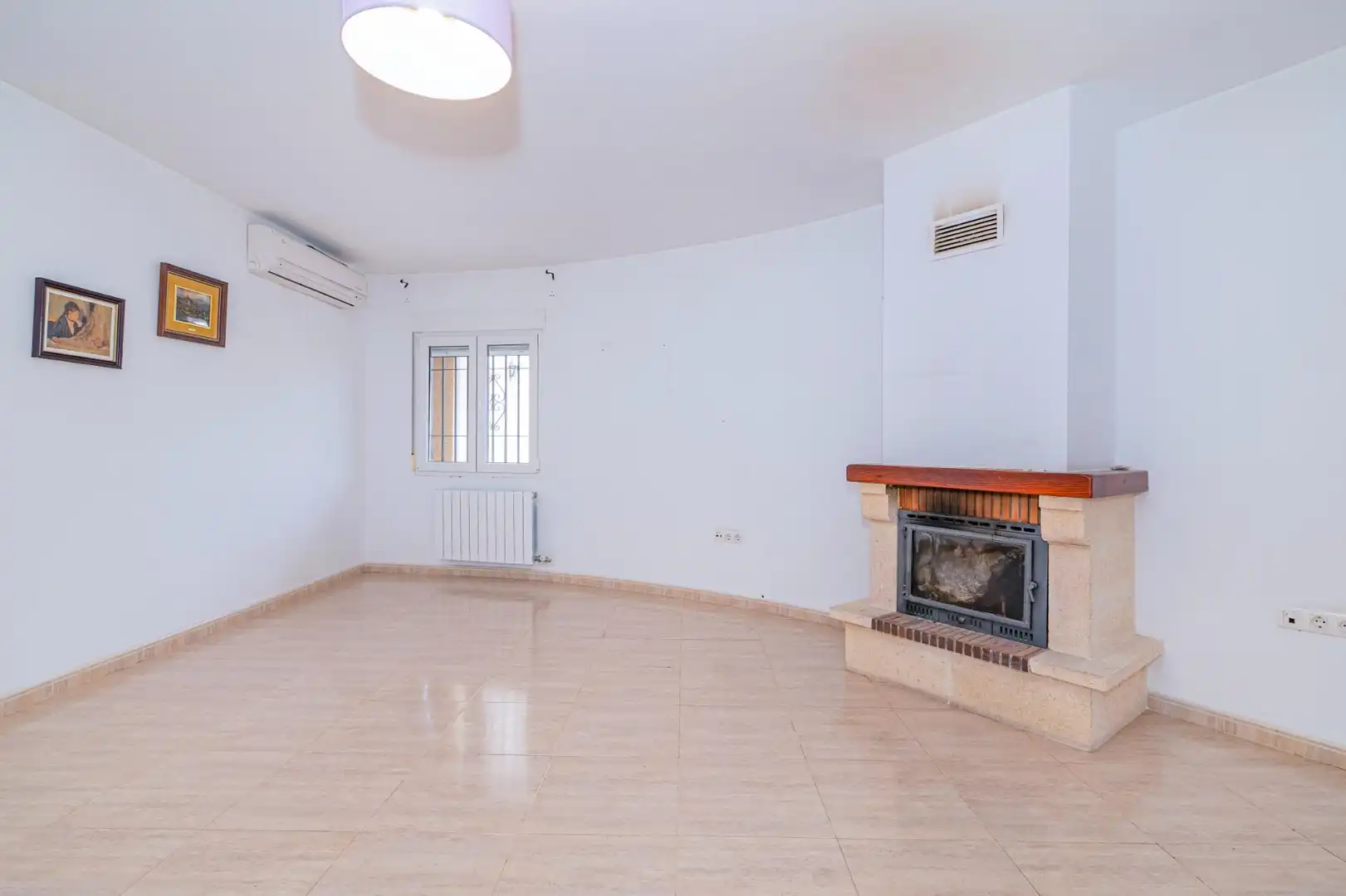 Sala de estar de Casa o chalet en venta en Atarfe con Aire acondicionado, Calefacción y Jardín privado