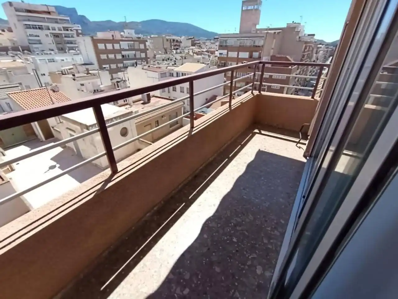 Terrassa de Pis de lloguer en Elda amb Aire condicionat, Calefacció i Moblat