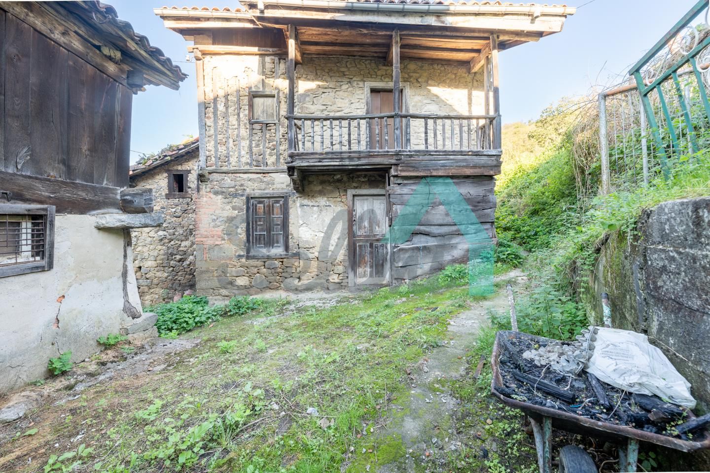 Vista exterior de Finca rústica en venda en Laviana amb Jardí privat