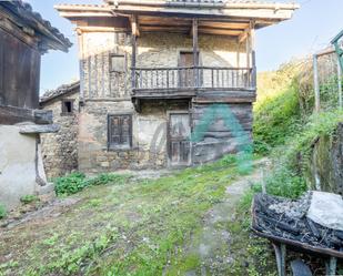 Außenansicht von Country house zum verkauf in Laviana mit Privatgarten