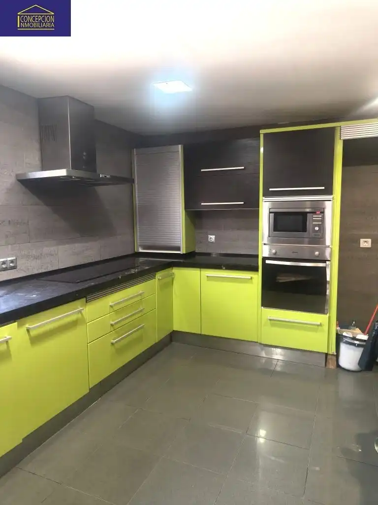 Cuina de Casa adosada en venda en Córdoba amb Aire condicionat, Calefacció i Terrassa