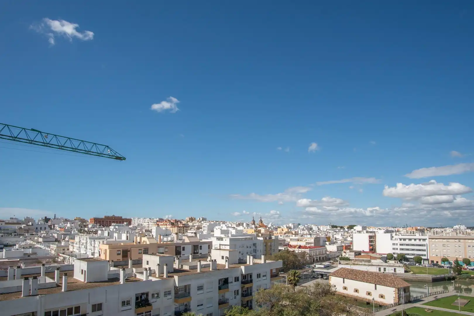 Außenansicht von Wohnung zum Verkauf in San Fernando mit Klimaanlage, Heizung und Terrasse
