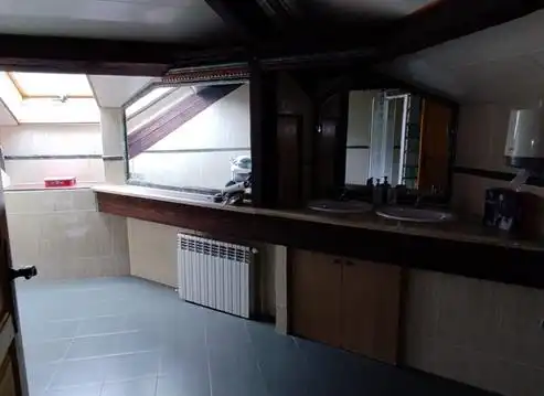 Cuina de Casa o xalet en venda en Mieres (Asturias) amb Calefacció, Jardí privat i Terrassa