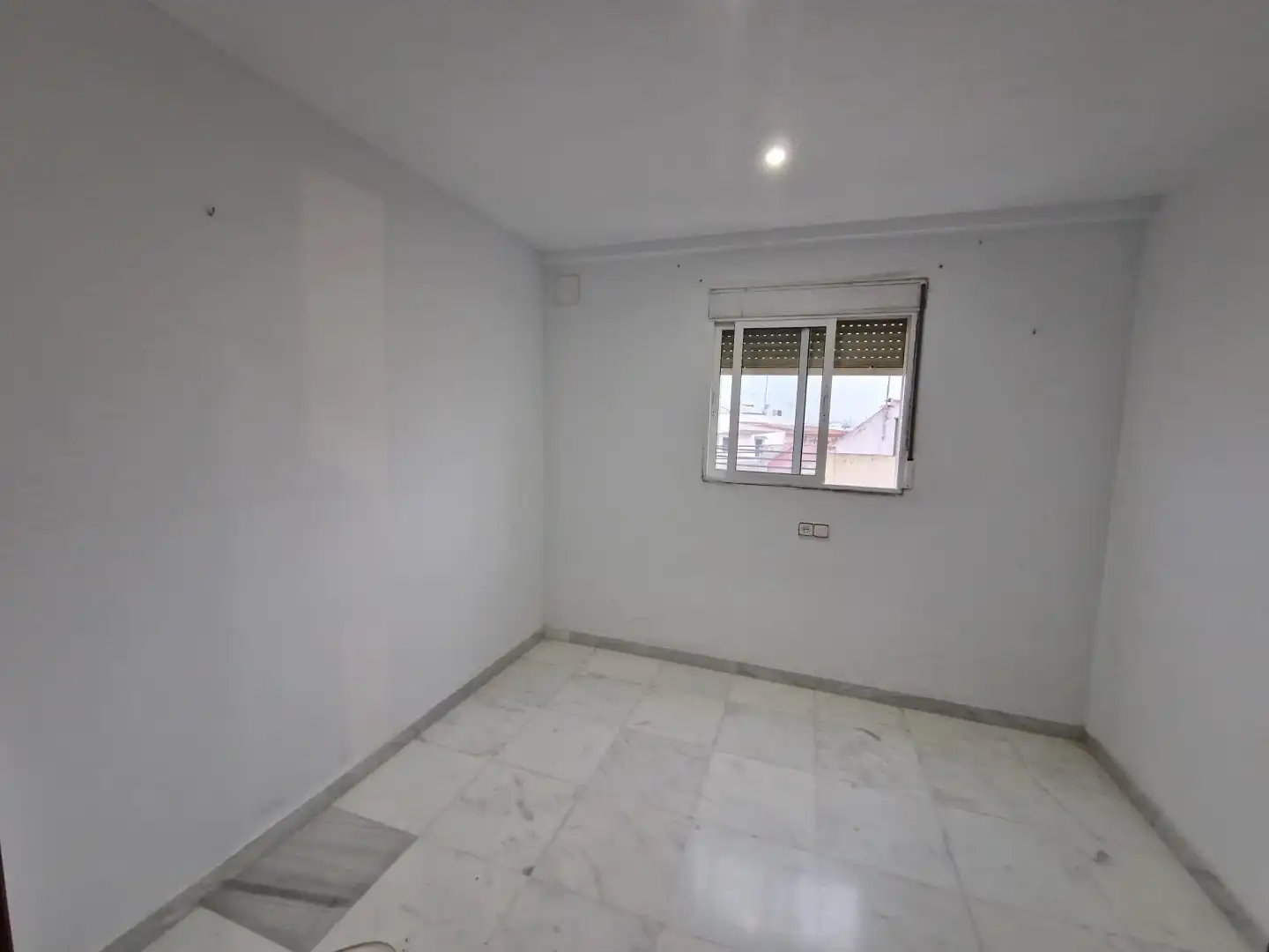 Habitación de Piso en venta en Lora del Río con Aire acondicionado y Calefacción