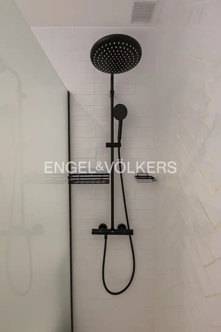 Bathroom of Flat for sale in Madrid  with Air Conditioner and Heating