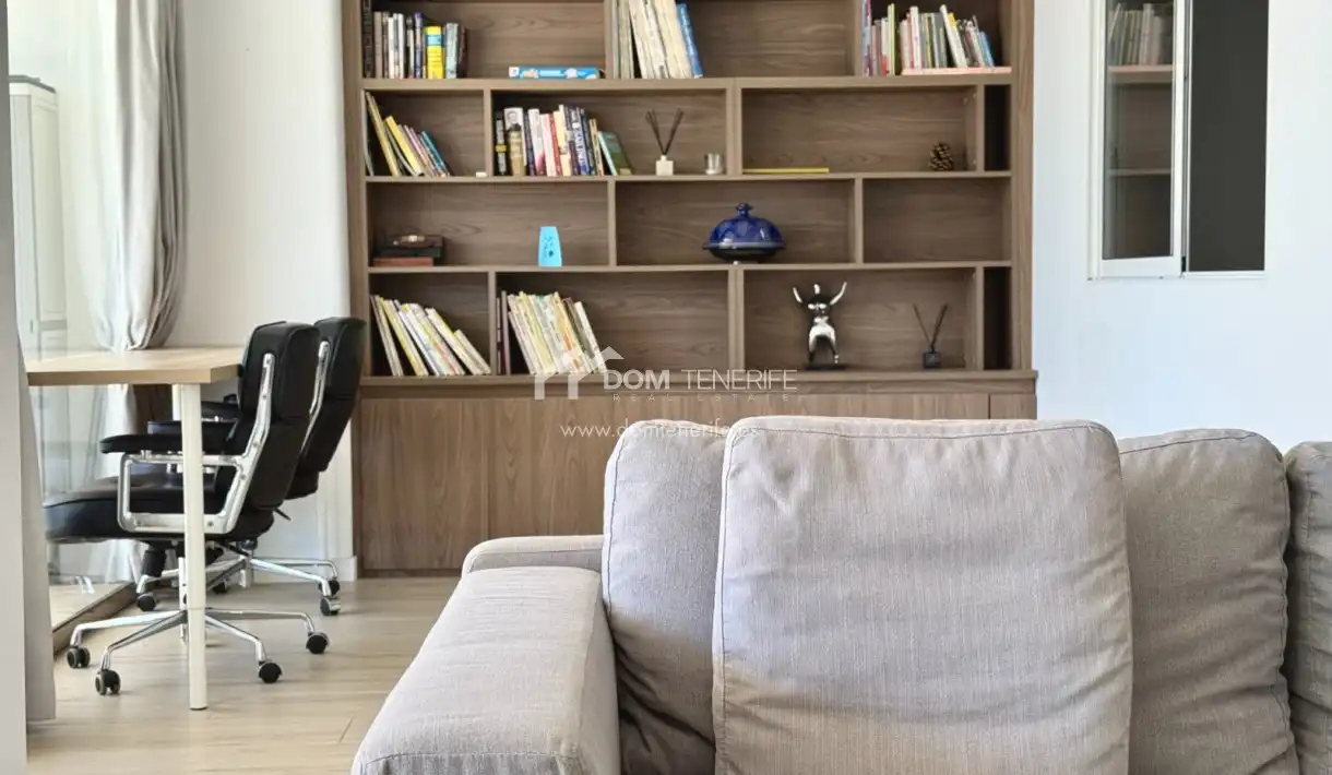 Sala de estar de Piso en venta en Adeje con Terraza, Piscina y Amueblado