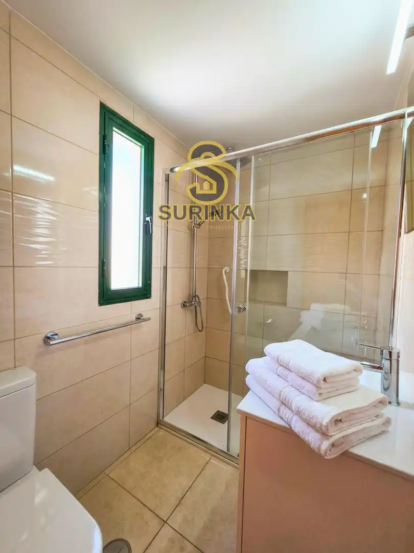 Baño de Apartamento de alquiler en San Bartolomé de Tirajana con Terraza, Piscina y Amueblado