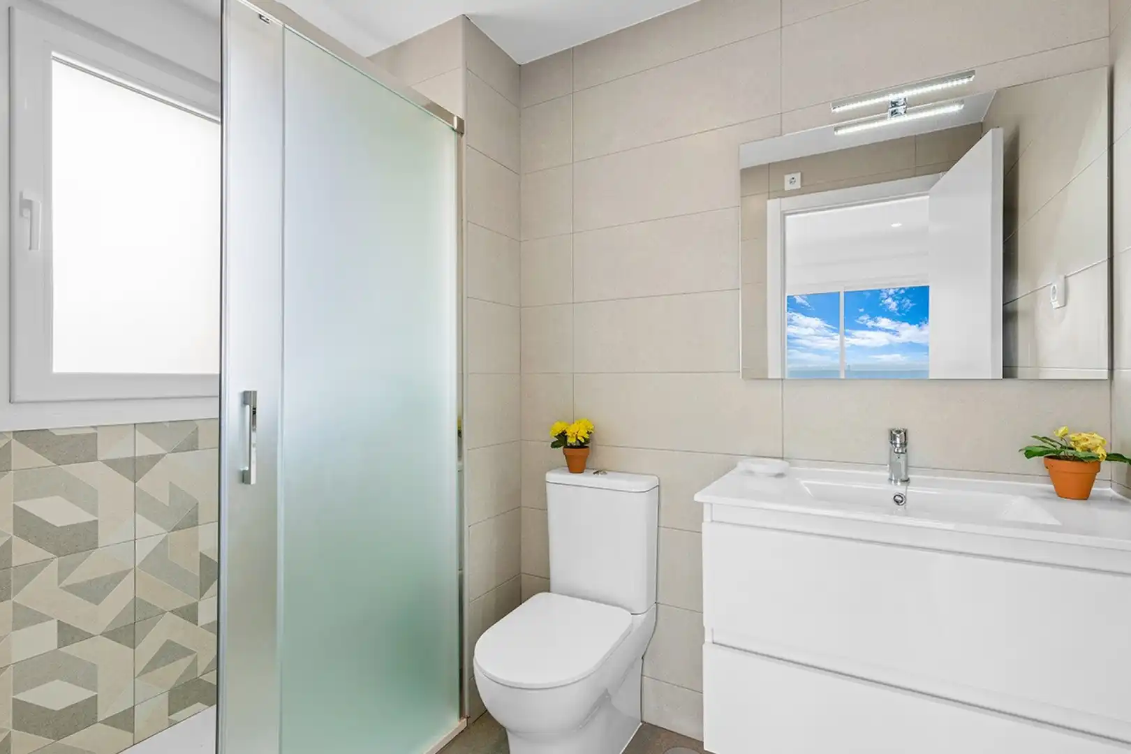 Baño de Piso en venta en La Manga del Mar Menor con Aire acondicionado, Calefacción y Jardín privado