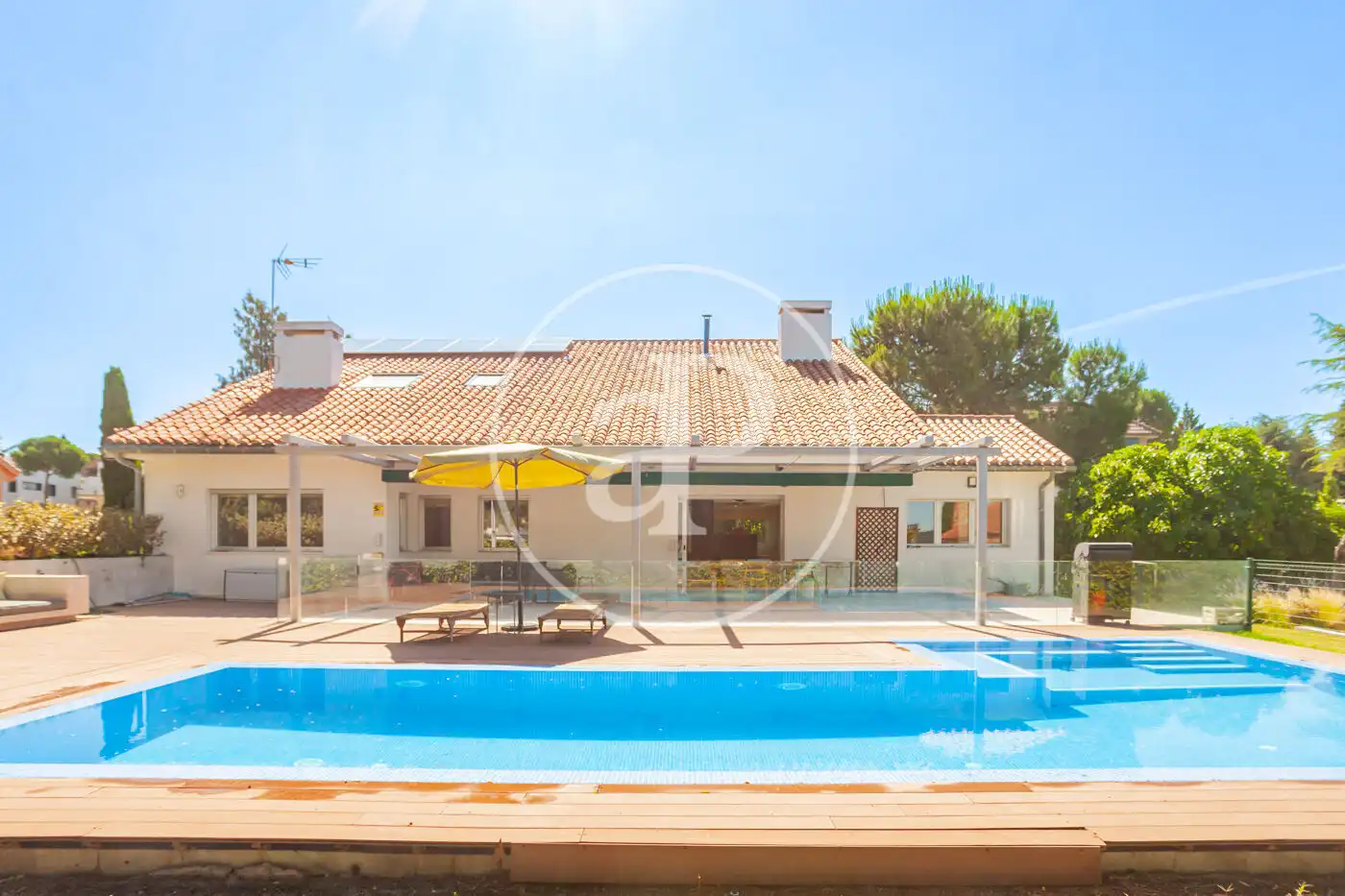 Vista exterior de Casa o chalet de alquiler en Madrid con Aire acondicionado, Calefacción y Jardín privado