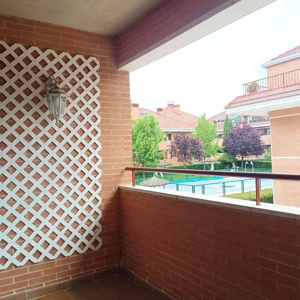 Terrassa de Pis de lloguer en Las Rozas de Madrid amb Aire condicionat, Calefacció i Terrassa