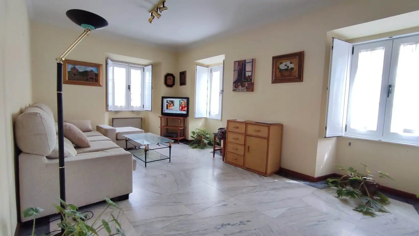 Sala de estar de Casa o chalet de alquiler en Oleiros con Jardín privado, Terraza y Amueblado