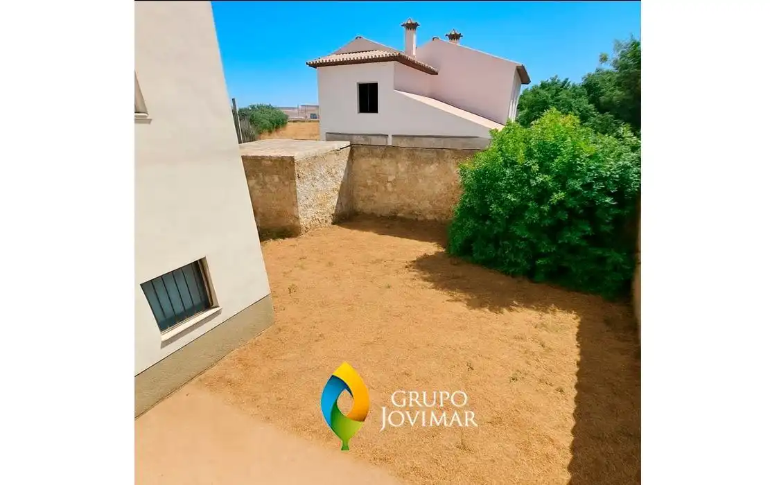 Erdgeschoss zum Verkauf in Guadix mit Privatgarten, Parkett und Terrasse