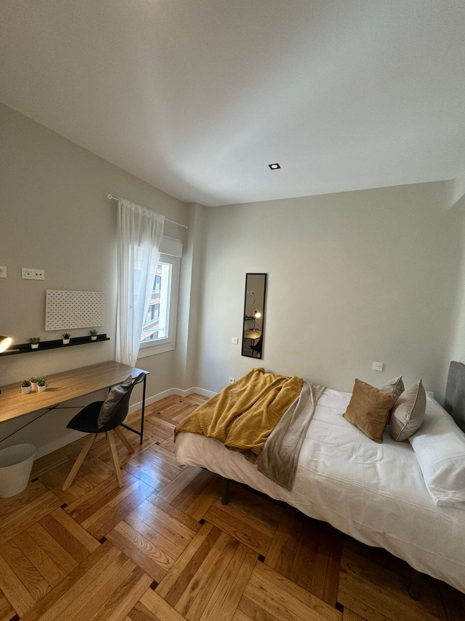 Bedroom of Flat to share in  Madrid Capital  with Air Conditioner, Terrace and Furnished