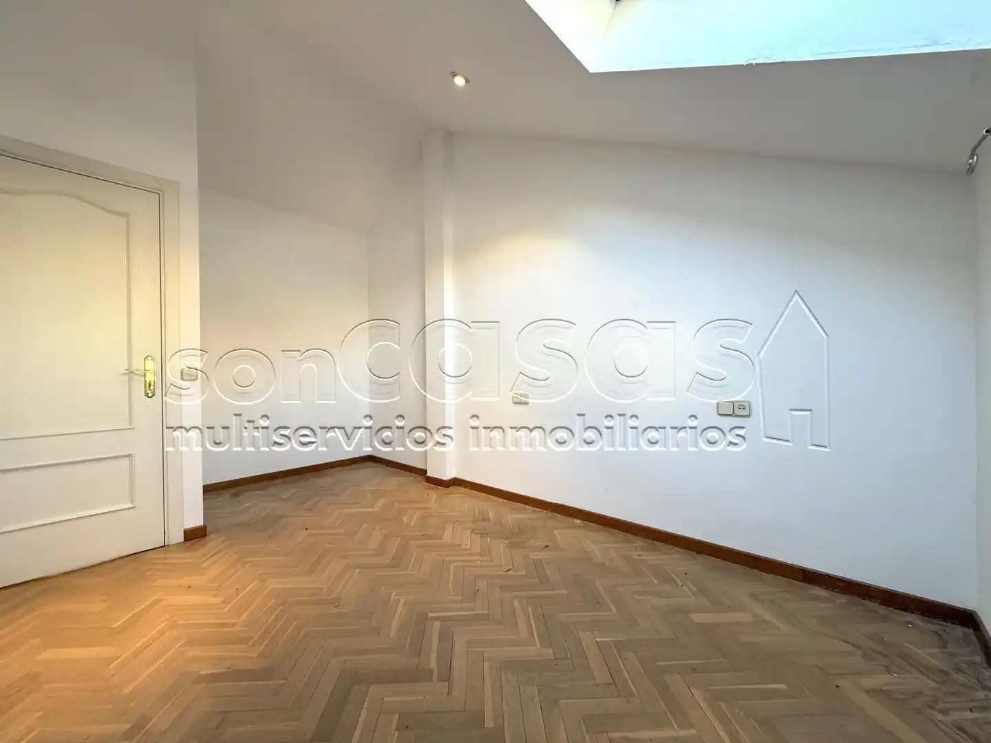 Casa adosada en venta en El Viso