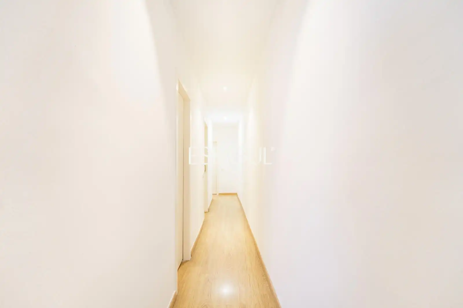 Wohnung zum Verkauf in Barcelona mit Heizung, Parkett und Terrasse