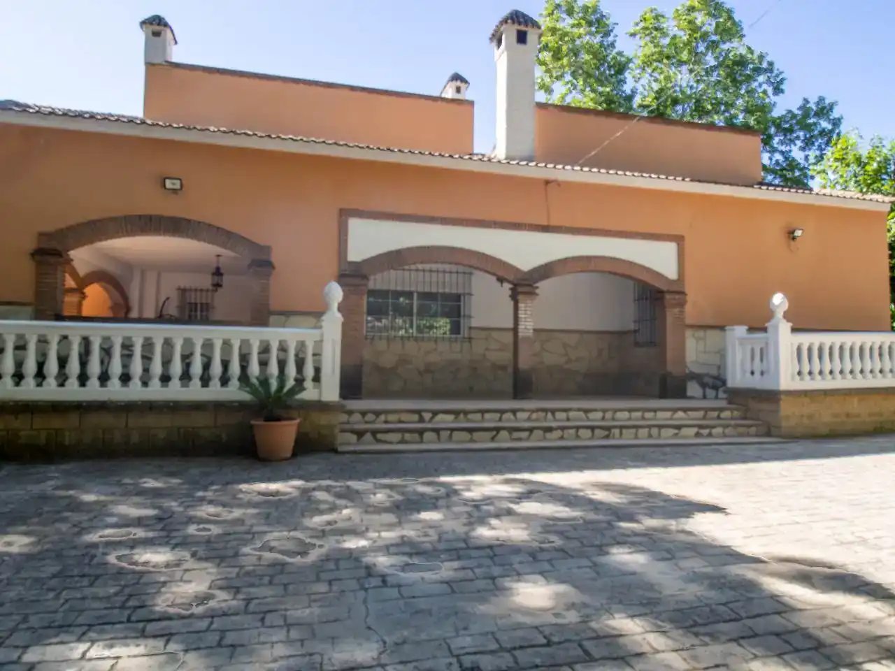 Vista exterior de Pis en venda en Baeza amb Aire condicionat, Jardí privat i Traster