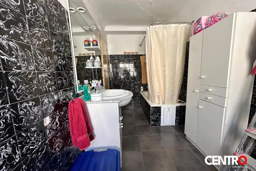 Bany de Casa o xalet en venda en Guadahortuna amb Jardí privat