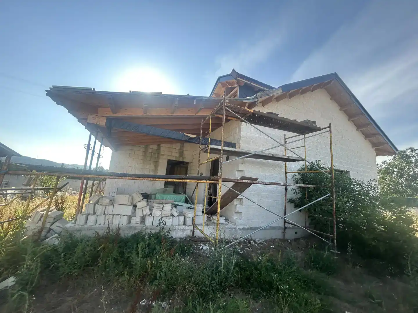 Vista exterior de Casa o xalet en venda en Carracedelo amb Jardí privat, Piscina i Balcó
