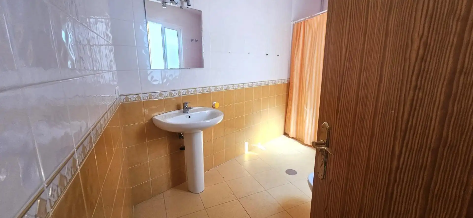 Bany de Casa o xalet en venda en Aznalcóllar amb Aire condicionat, Traster i Moblat