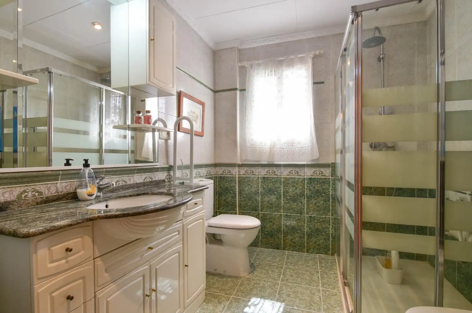 Baño de Casa o chalet en venta en Montserrat con Aire acondicionado, Calefacción y Jardín privado