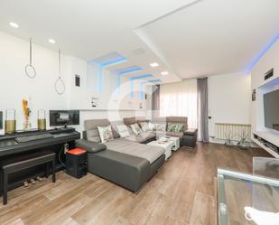 Living room of Single-family semi-detached for sale in Sant Boi de Llobregat  with Air Conditioner, Terrace and Balcony