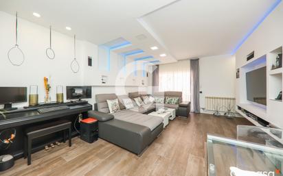 Living room of Single-family semi-detached for sale in Sant Boi de Llobregat  with Air Conditioner, Terrace and Balcony