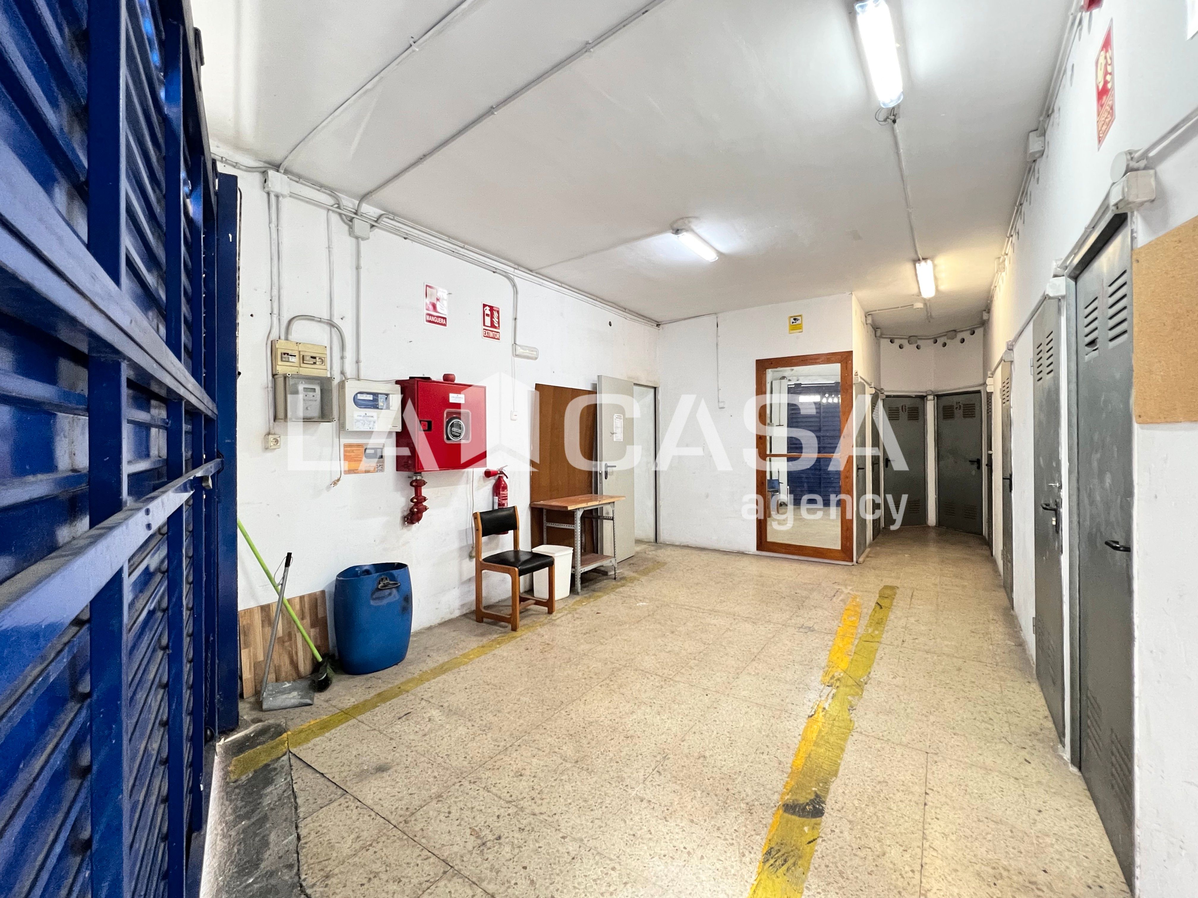 Box room for sale in Badalona