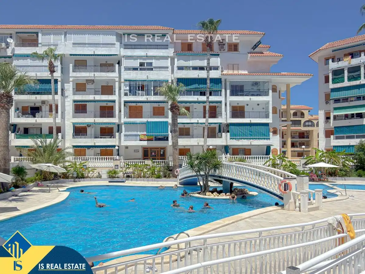 Vista exterior de Estudio en venta en Torrevieja con Aire acondicionado, Calefacción y Terraza