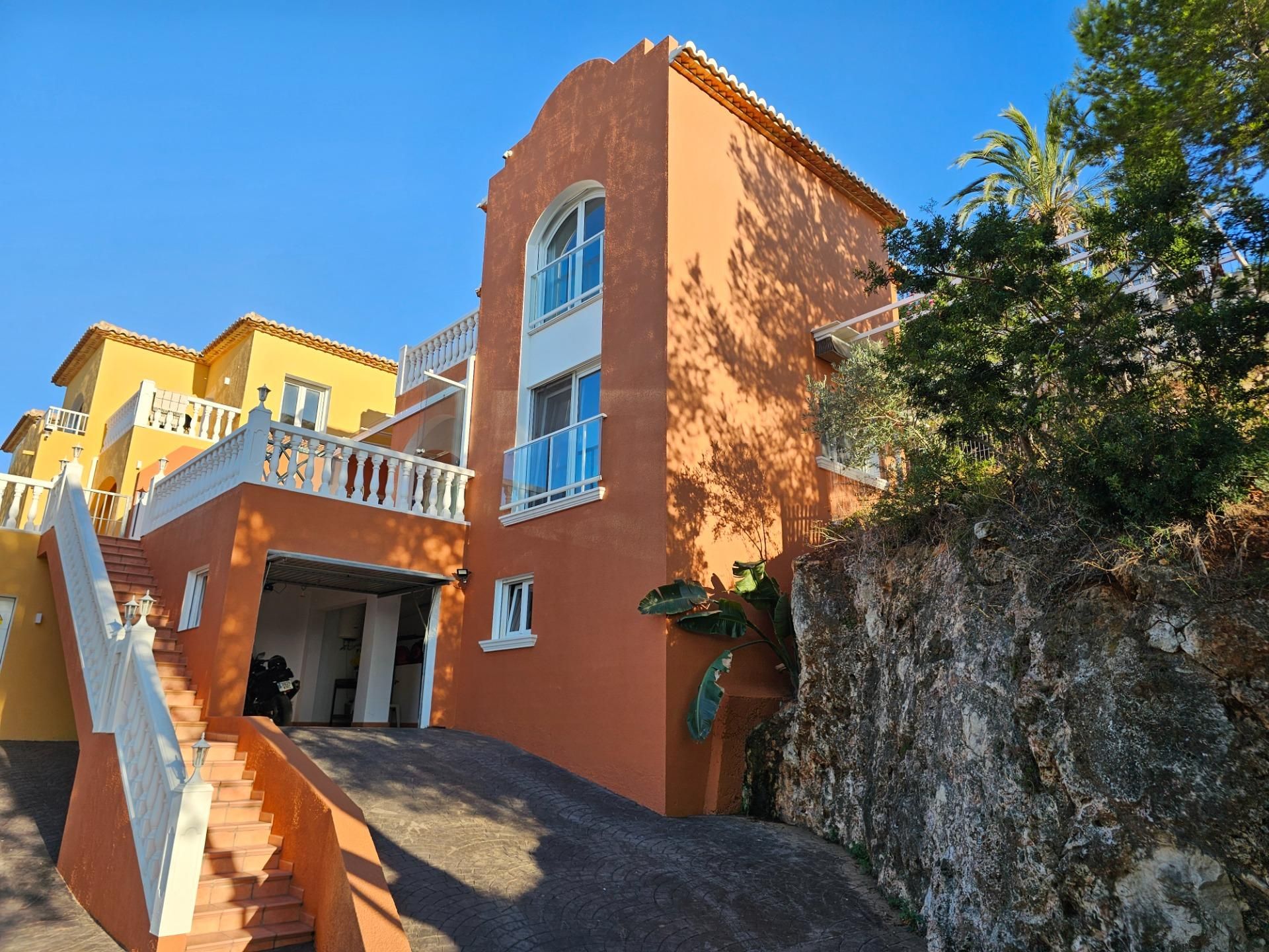 Vista exterior de Casa adosada en venda en Dénia amb Aire condicionat, Calefacció i Jardí privat