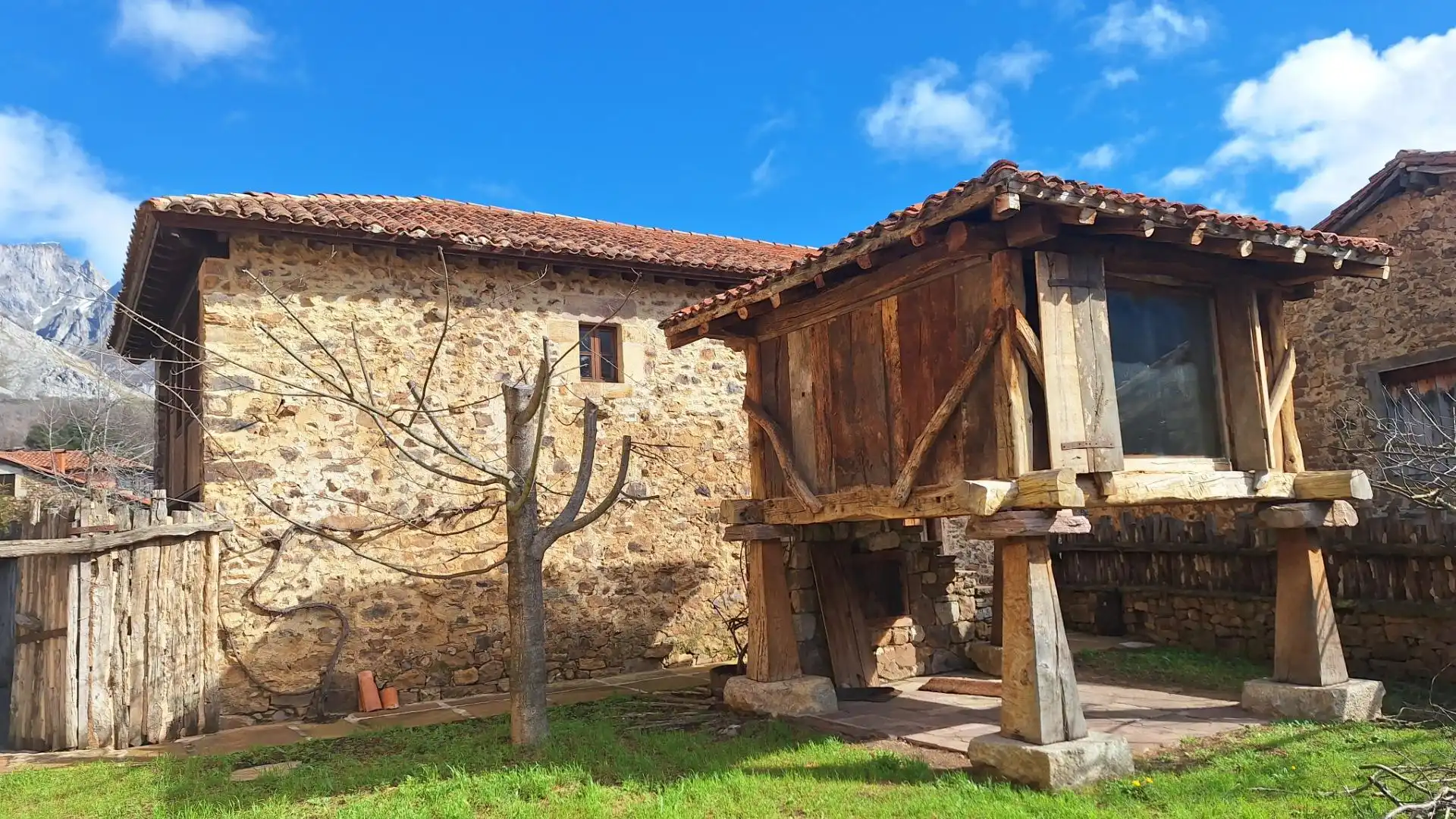 Exterior view of Houses for sale in Camaleño  with Heating, Private garden and Terrace
