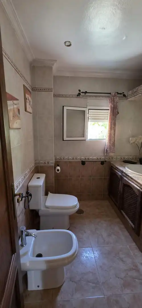 Badezimmer von Wohnung zum Verkauf in Algeciras