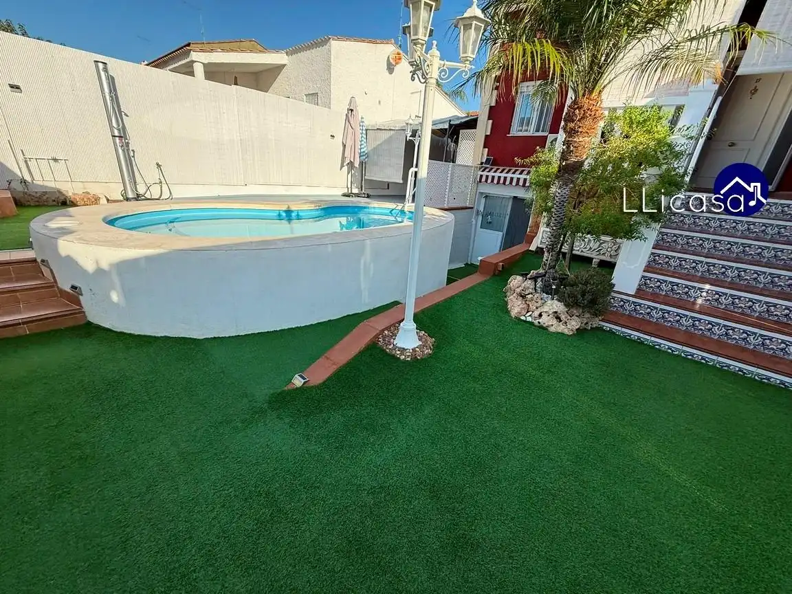 Piscina de Casa adosada en venta en La Pobla de Vallbona con Aire acondicionado, Jardín privado y Terraza