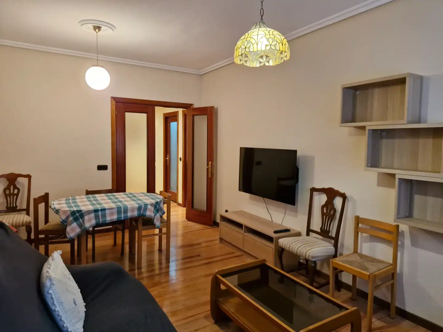 Sala de estar de Piso de alquiler en Vitoria - Gasteiz con Calefacción, Parquet y Amueblado