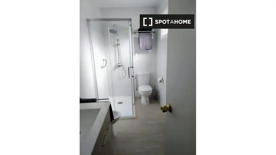 Room in Plaza Industria