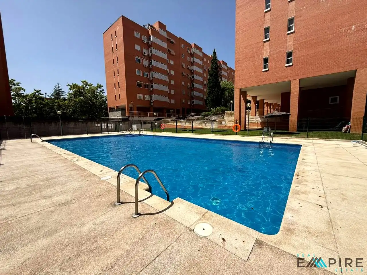 Piscina de Piso en venta en Madrid con Calefacción, Trastero y Piscina