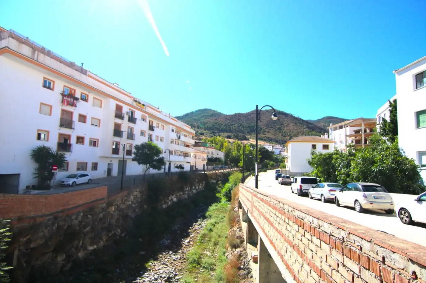 Vista exterior de Casa o xalet en venda en Tolox amb Terrassa, Traster i Moblat